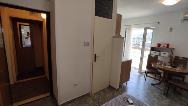  Studio apartman 2+1 island Ciovo | Slatine image 2
