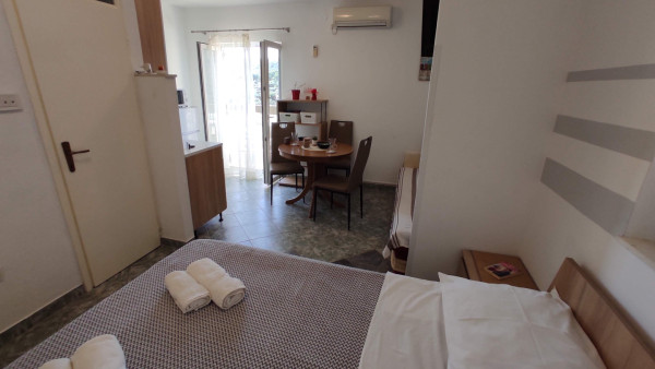  Studio apartman 2+1 island Ciovo | Slatine image 3