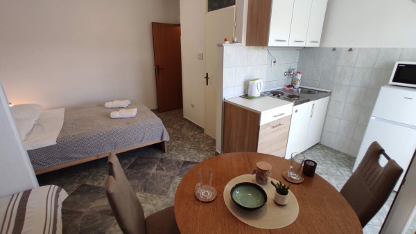  Studio apartman 2+1 island Ciovo | Slatine image 6