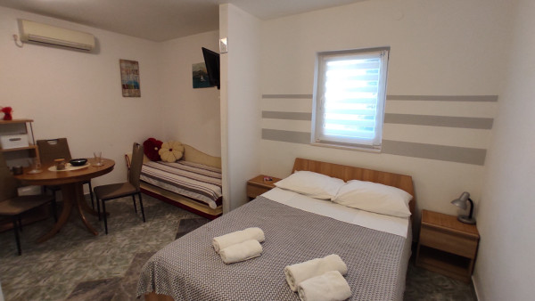  Studio apartman 2+1 island Ciovo | Slatine image 11