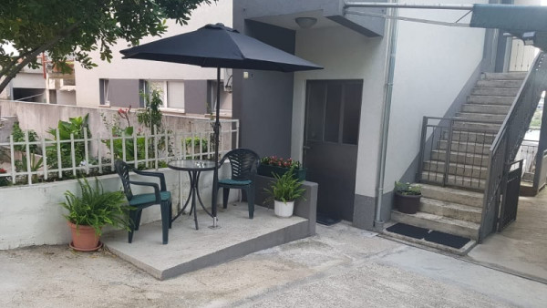 Attractive apartment D image 14
